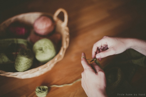 the secret to even knitting. little home by hand blog.